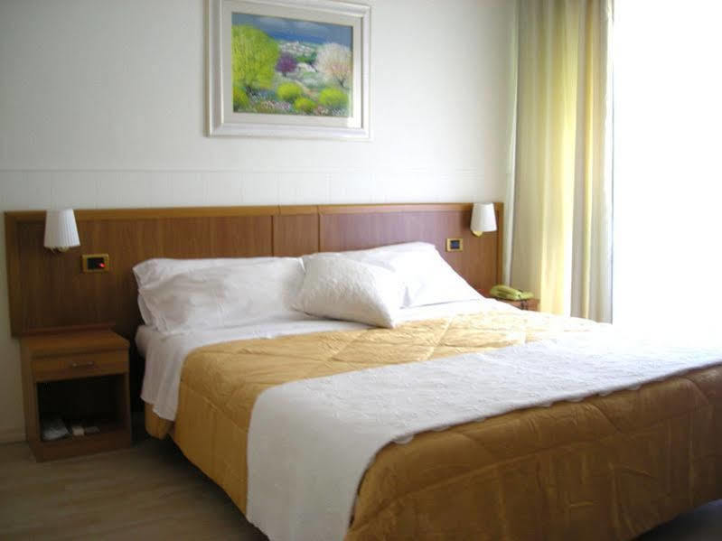 Hotel De La Ville Central Latina Eksteriør billede
